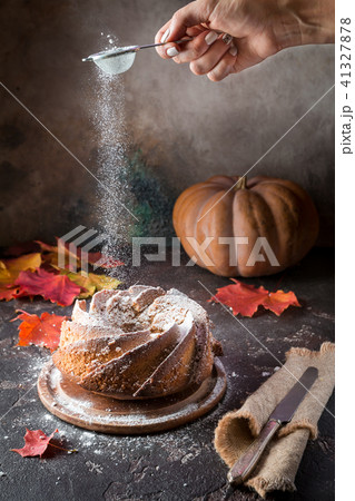 Homemade Bundt cake 41327878