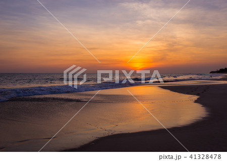 Landscape of sunset on the beach Landscape of sunset on the beach 41328478