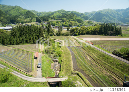 春の京丹波町農村風景 41328561