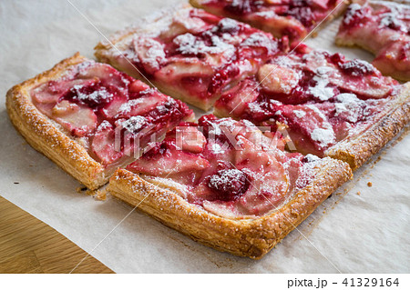 Freshly baked sliced French apple tart 41329164