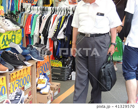東京 上野 アメヤ横丁 衣類 靴屋の写真素材