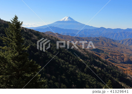 大菩薩峠付近から南側の富士山を望む 41329641