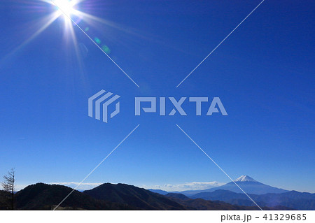 大菩薩峠付近の賽ノ河原から富士山方面を望む 大菩薩峠付近の賽ノ河原から富士山方面を望む 41329685
