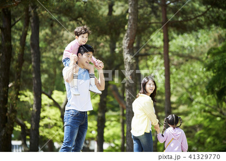 家族 ファミリー 散歩 41329770
