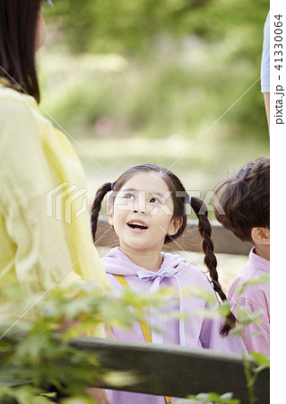 家族 ファミリー 屋外 41330064