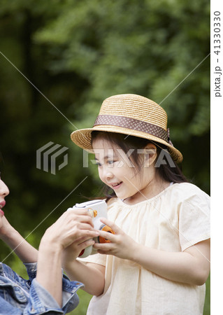 少女 屋外 室外 41330330