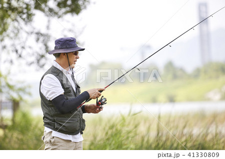 釣り人 釣り竿 男の写真素材