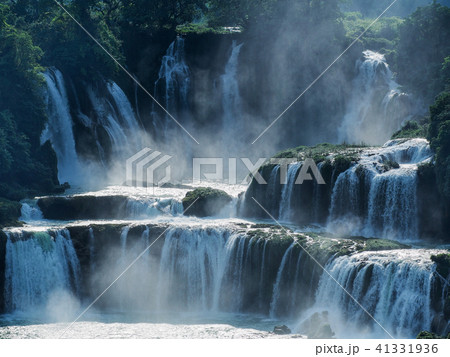 中国広西壮族自治区・徳天瀑布 / Detian Waterfall, Guangxi, China 41331936