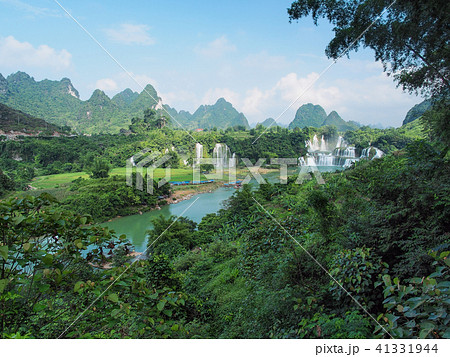 中国広西壮族自治区・徳天瀑布 / Detian Waterfall, Guangxi, China 41331944