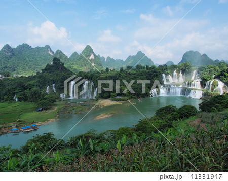 中国広西壮族自治区・徳天瀑布 / Detian Waterfall, Guangxi, China 41331947