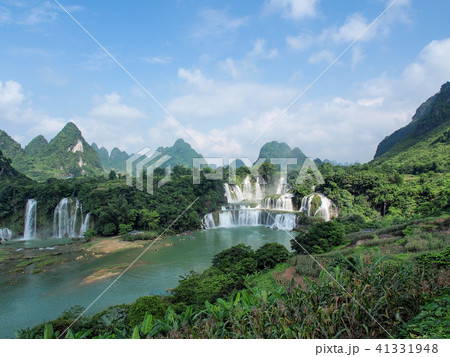 中国広西壮族自治区・徳天瀑布 / Detian Waterfall, Guangxi, China 41331948