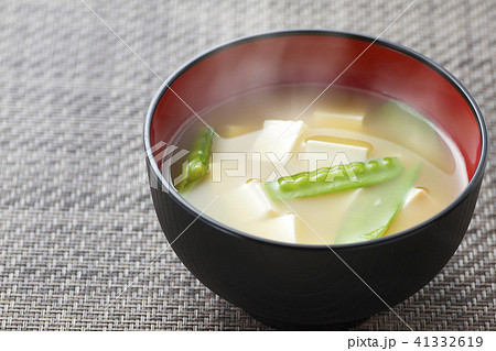 絹さやと豆腐の味噌汁25 絹さやと豆腐の味噌汁25 41332619