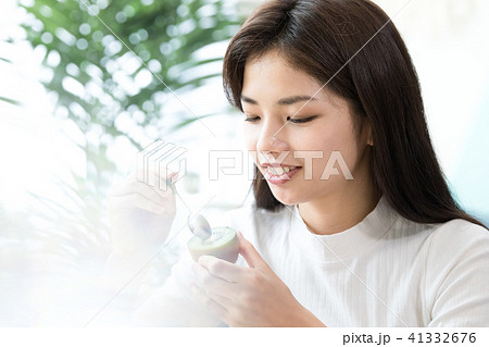 女性のライフスタイル　朝食 41332676