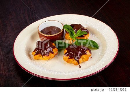 Profiteroles with chocolate Profiteroles with chocolate 41334391