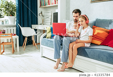 father and his daughters at home 41335784
