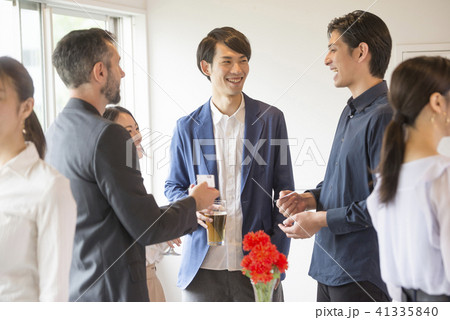 サラリーマン　サロン　会社員　カジュアル　花　挨拶 41335840