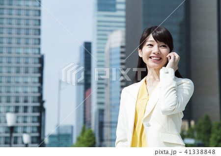 女性 スマホ ビジネス ビジネスウーマン OL 通勤 女性 スマホ ビジネス ビジネスウーマン OL 通勤 41338848