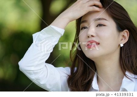 Taking a rest a sunny day  41339331