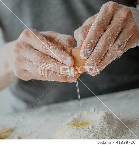 Chef making traditional italian homemade pasta 41339720