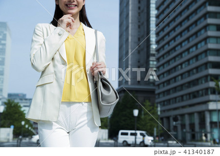 女性 ビジネス ビジネスウーマン OL 通勤 女性 ビジネス ビジネスウーマン OL 通勤 41340187
