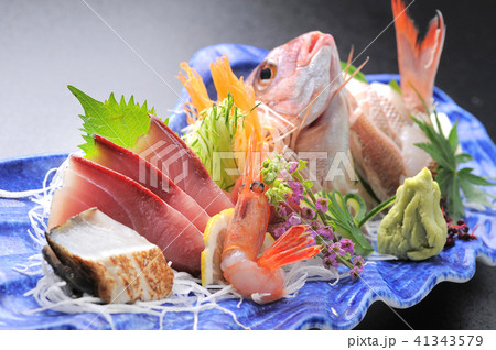 活け造り刺身盛り合わせ　和食 41343579