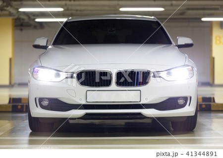 自動車 地下駐車場 ヘッドライト 41344891