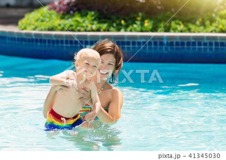 Mother and baby in swimming pool Mother and baby in swimming pool 41345030