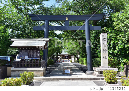 松陰神社の大鳥居 41345252