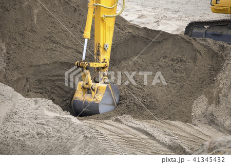 ショベルカーのバケットの写真素材