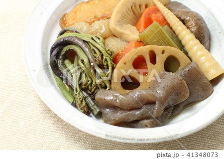 煮しめ、山菜レンコンコンニャク竹の子などの野菜の煮しめ 煮しめ、山菜レンコンコンニャク竹の子などの野菜の煮しめ 41348073