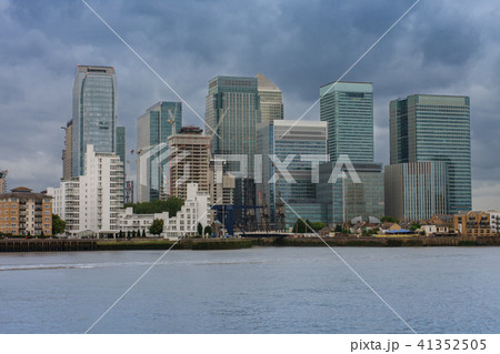 Office buildings in Canary Wharf in London 41352505