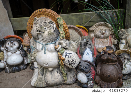 信楽焼　たぬき　置物　希少品　分福茶釜　茂林寺 信楽焼 たぬきの置物 分福茶釜 タヌキ - メルカリ