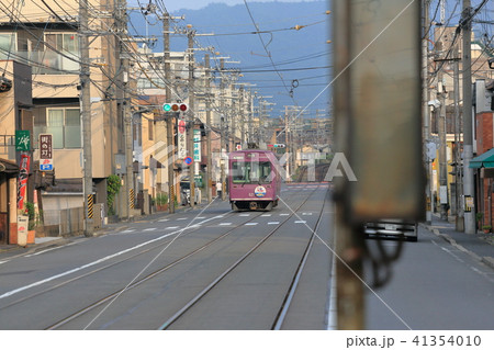 京都市内を走る嵐電 41354010