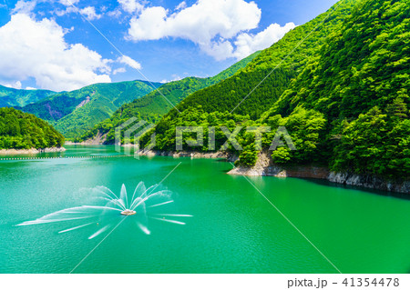 (静岡県)大井川長島ダム ダム湖の噴水 (静岡県)大井川長島ダム ダム湖の噴水 41354478