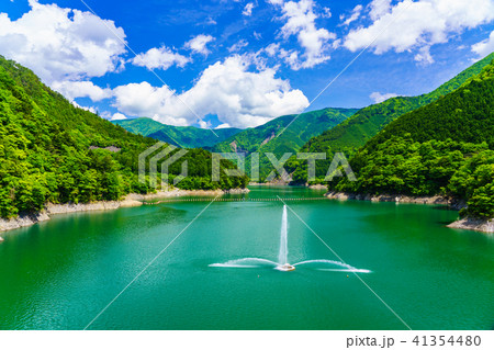 （静岡県）大井川長島ダム　ダム湖の噴水 41354480