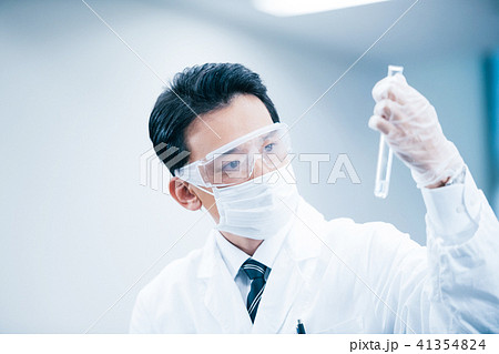 白衣の男性　研究 41354824
