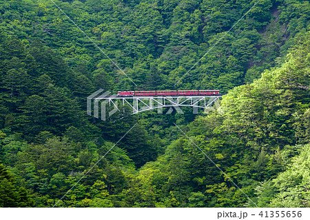(静岡県)大井川鐵道 関の沢橋梁を渡る列車 (静岡県)大井川鐵道 関の沢橋梁を渡る列車 41355656