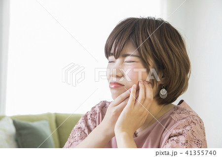 若い女性・歯痛 41355740
