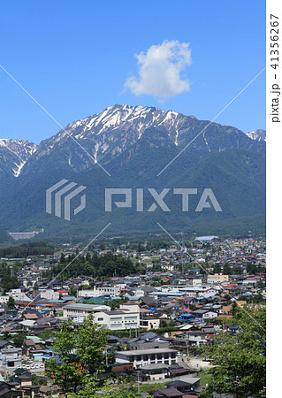 初夏の北アルプス山麓　長野県大町市 41356267