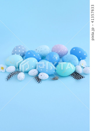 The concept of a holiday and a happy Easter 41357633
