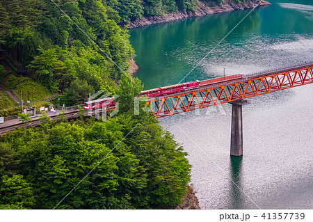 （静岡県）大井川鐵道　奥大井湖上駅を発車した列車 41357739