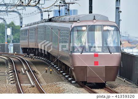 小田急電鉄　小田原線　愛甲石田－伊勢原　30000形　『はこね』 41359320