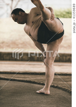 Sumo wrestling 41359689