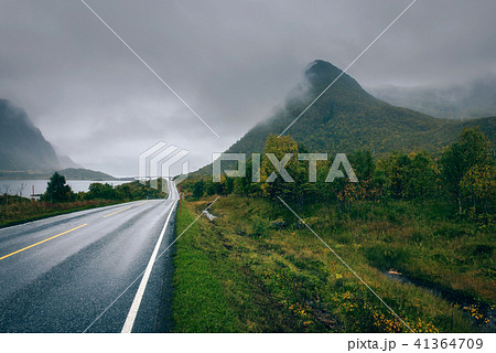 Scenic road along the coastline in Norway on a rainy and foggy day 41364709