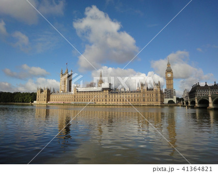 イギリス ロンドン 国会議事堂 ビッグベンの写真素材