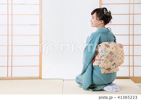 和室と着物姿の女性の写真素材