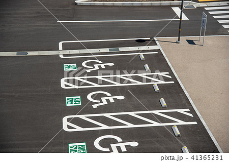 おもいやり駐車場 駐車場 車いす使用者用駐車区画 おもいやり駐車場 駐車場 車いす使用者用駐車区画 41365231
