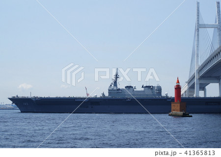護衛艦「いずも」とベイブリッジ 護衛艦「いずも」とベイブリッジ 41365813