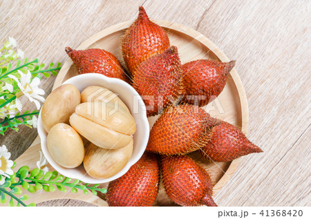Salak Palm , waive or snake fruit. Salak Palm , waive or snake fruit. 41368420