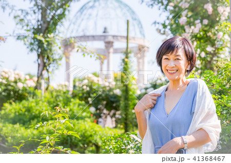 バラ園 花  花園 女性 41368467